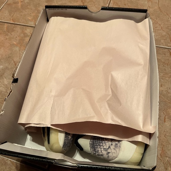 Air Jordan 11 Retro Low IE - Picture 6 of 6